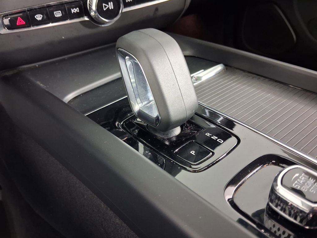 Certified 2023 Volvo XC60 B5 Core AWD/4WD image 25
