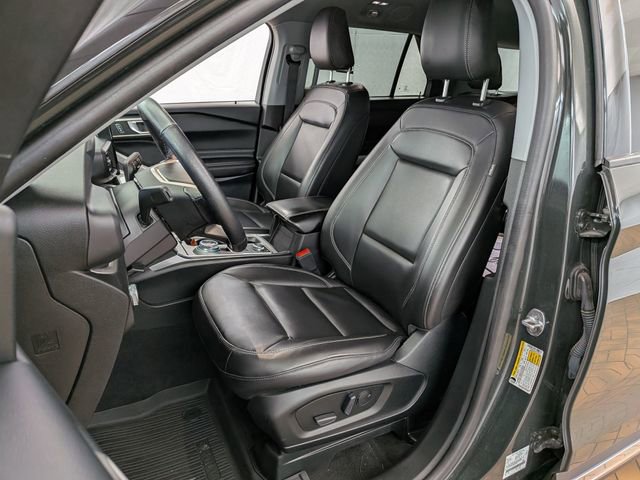 Used 2022 Ford Explorer XLT w/ Equipment Group 202A image 12