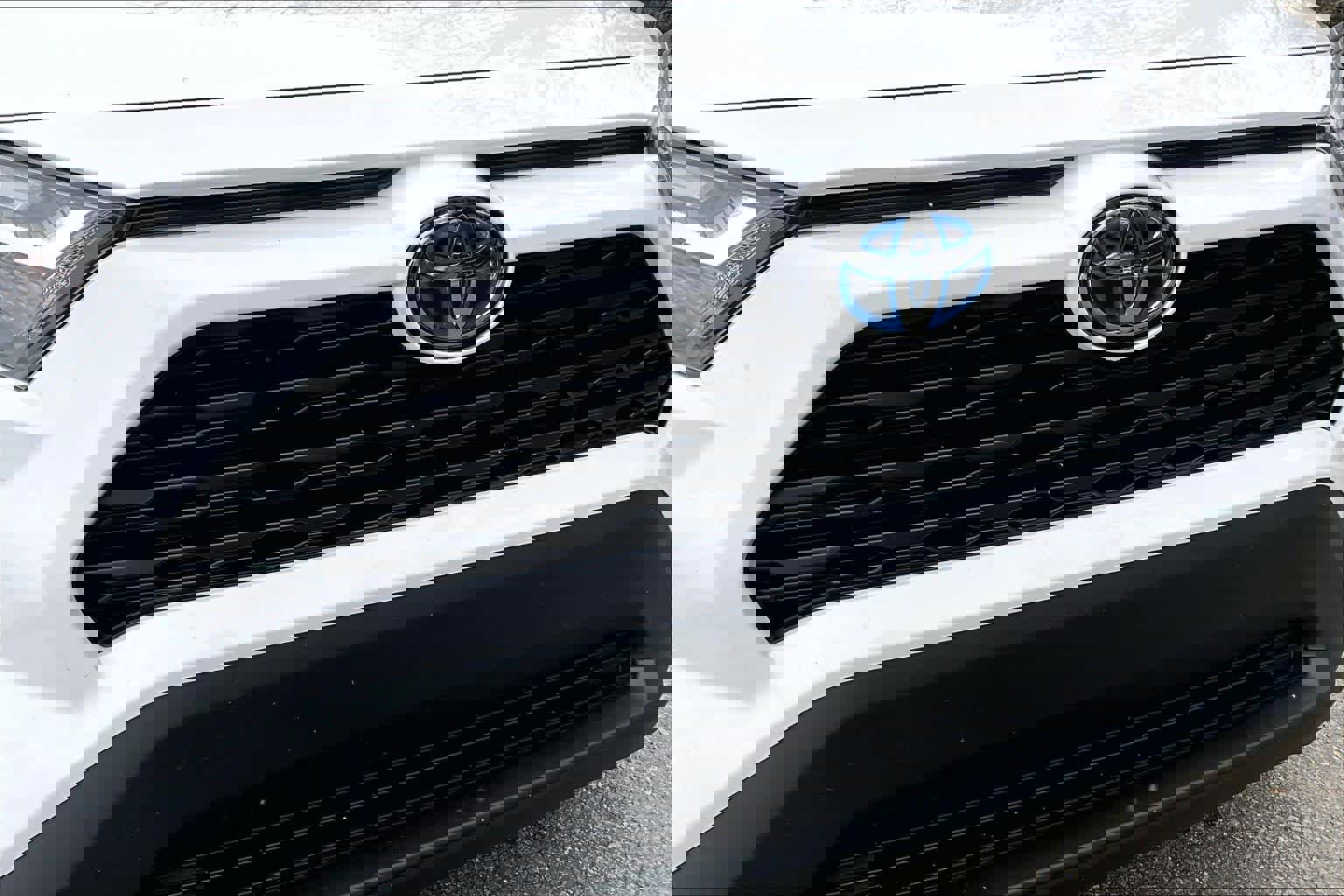 Certified 2023 Toyota RAV4 LE image 30