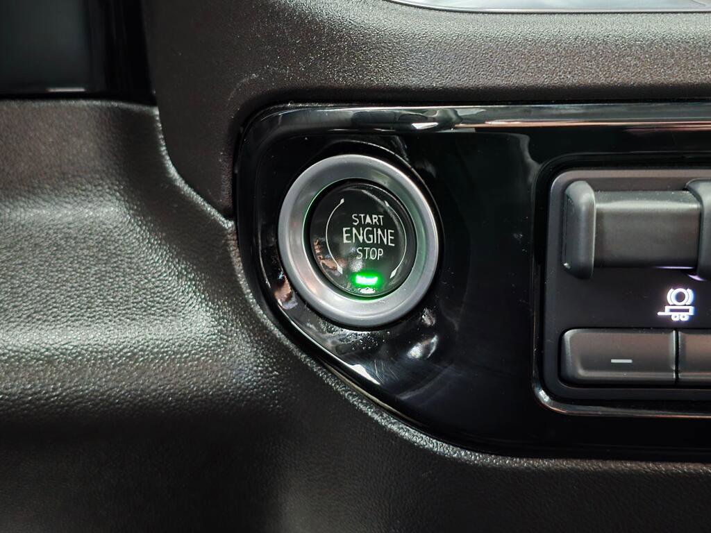 Used 2025 GMC Sierra 1500 SLT image 35