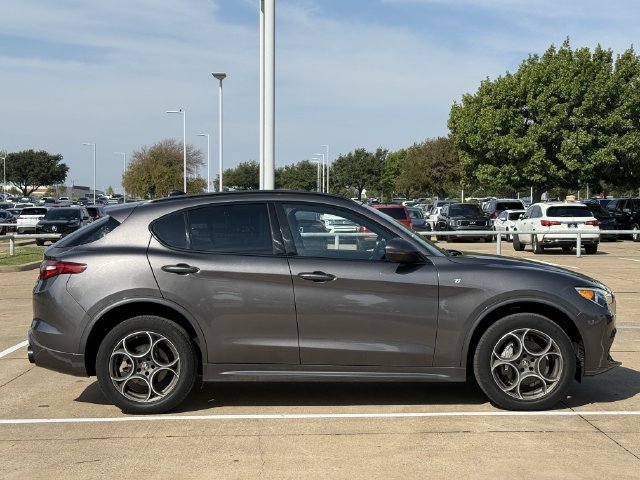 Used 2023 Alfa Romeo Stelvio Ti AWD/4WD image 3
