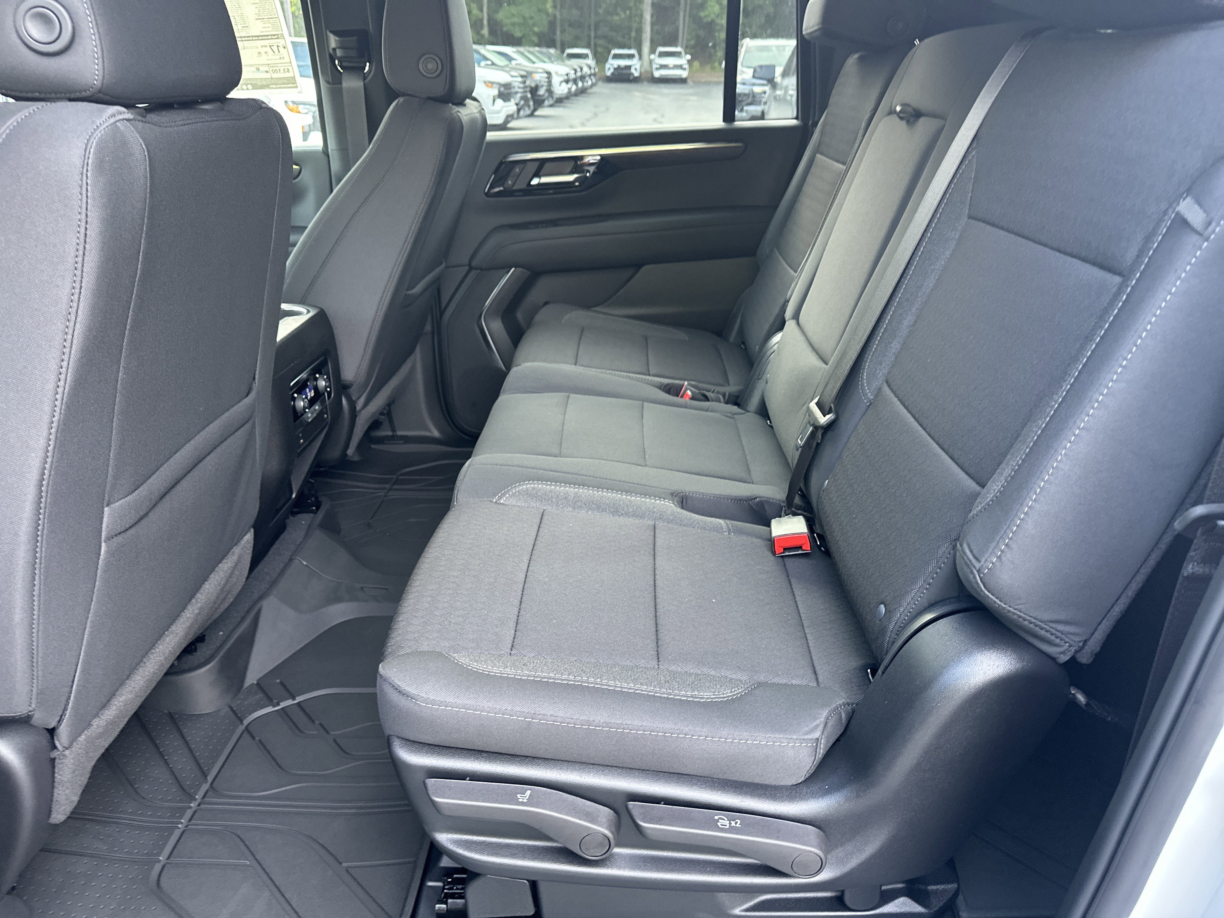 New 2025 Chevrolet Suburban LS RWD image 17