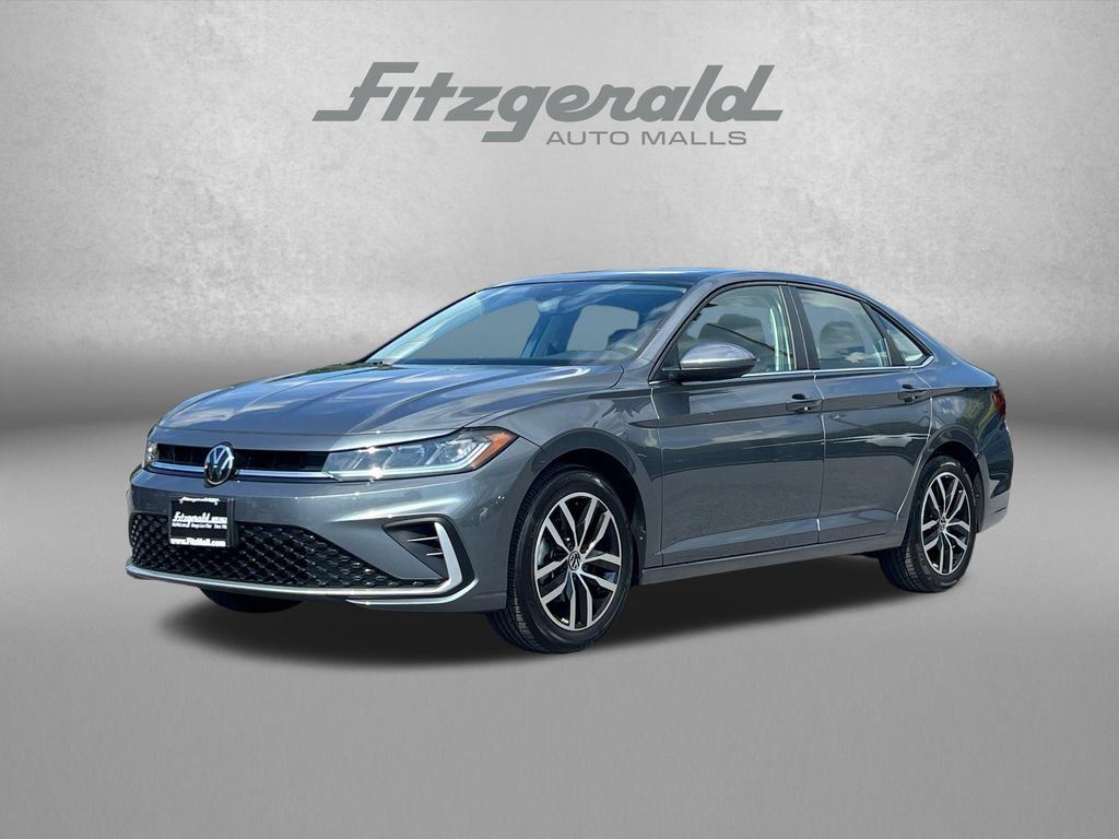 Used 2025 Volkswagen Jetta SE FWD image 2