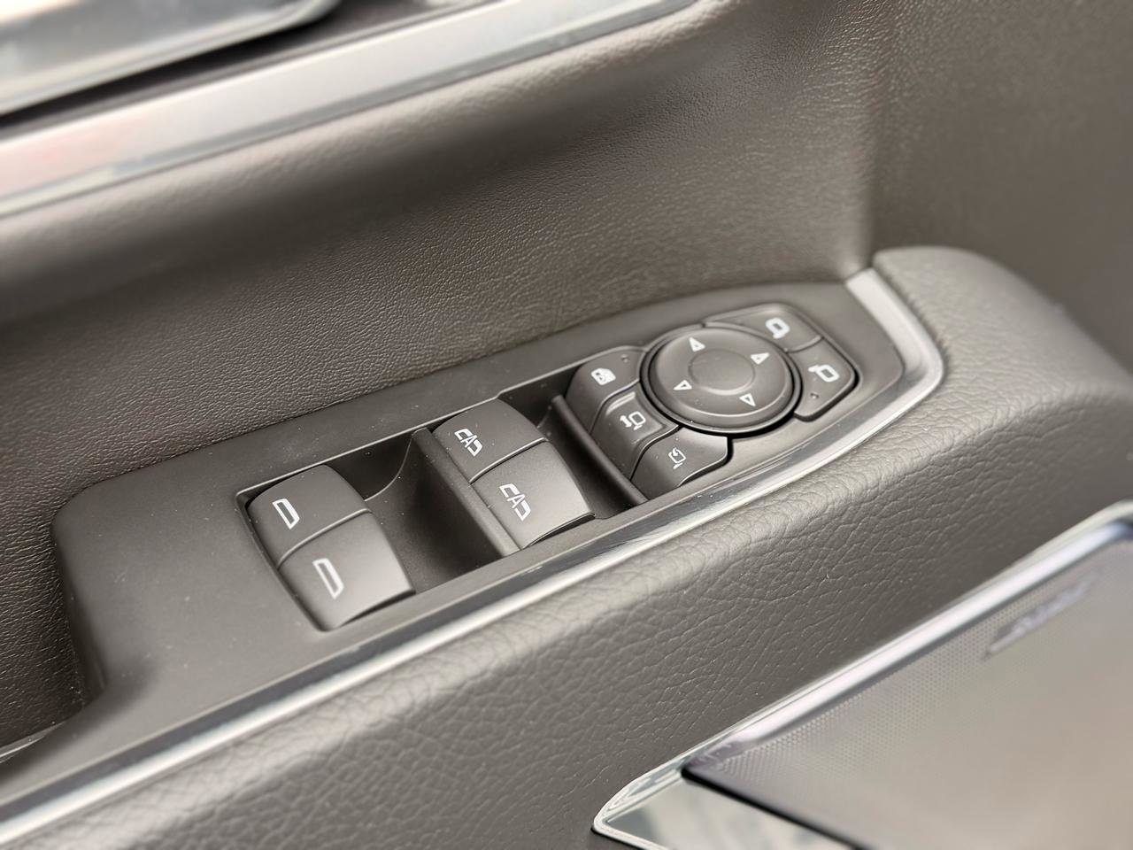 Used 2025 GMC Sierra 3500 Denali AWD/4WD image 11