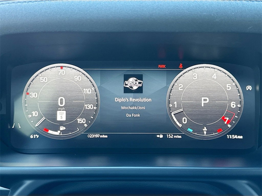 Used 2023 Land Rover Defender 130 SE image 13