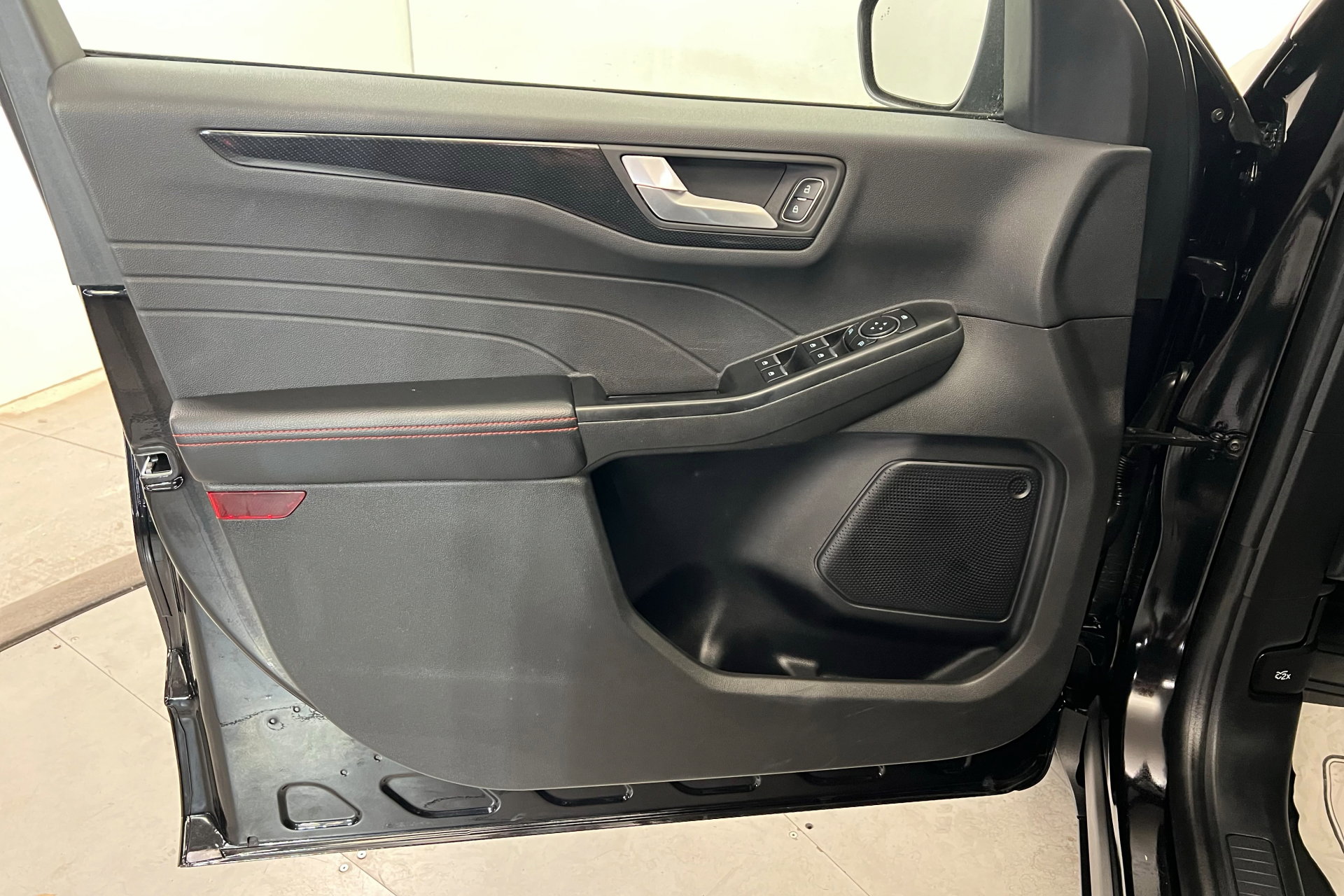 Used 2025 Ford Escape ST-Line image 15