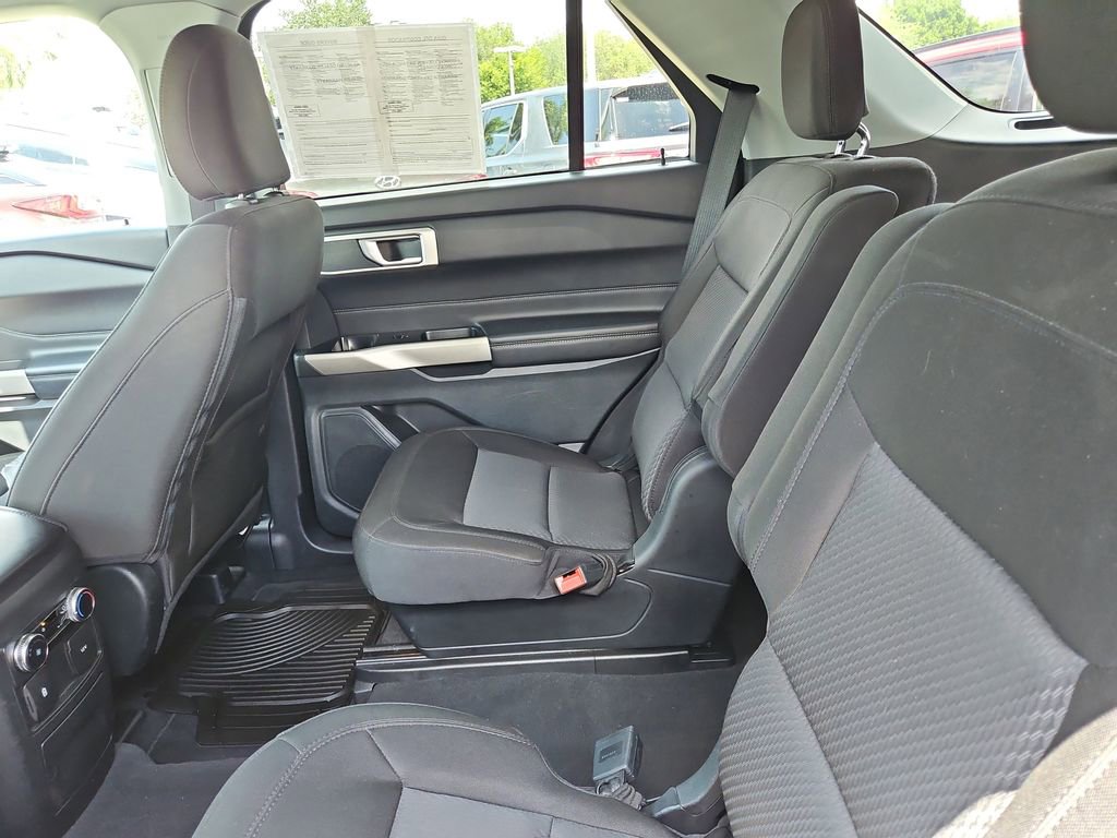 Used 2022 Ford Explorer XLT image 12