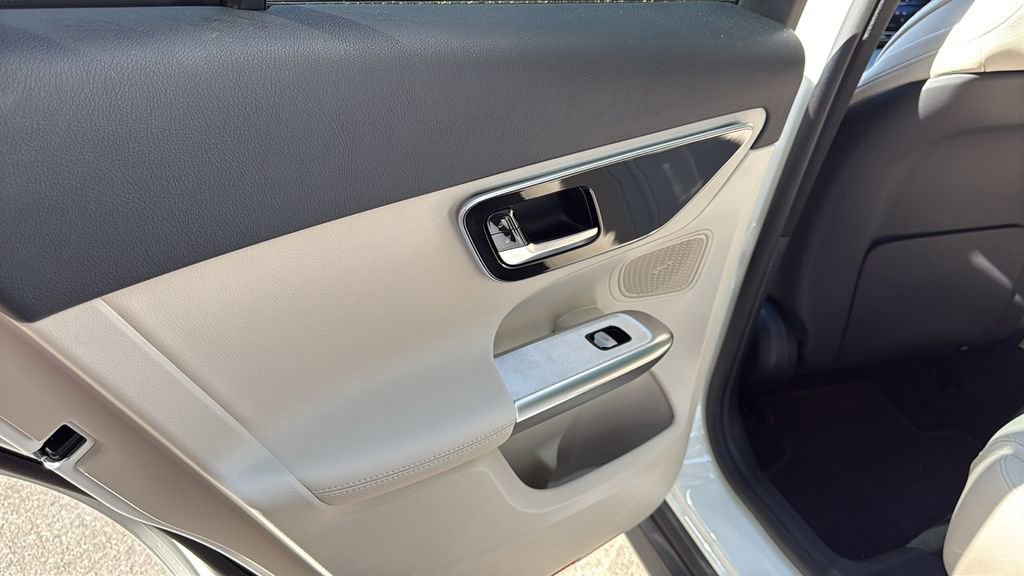 Used 2025 Mercedes-Benz GLC 300 4MATIC image 25