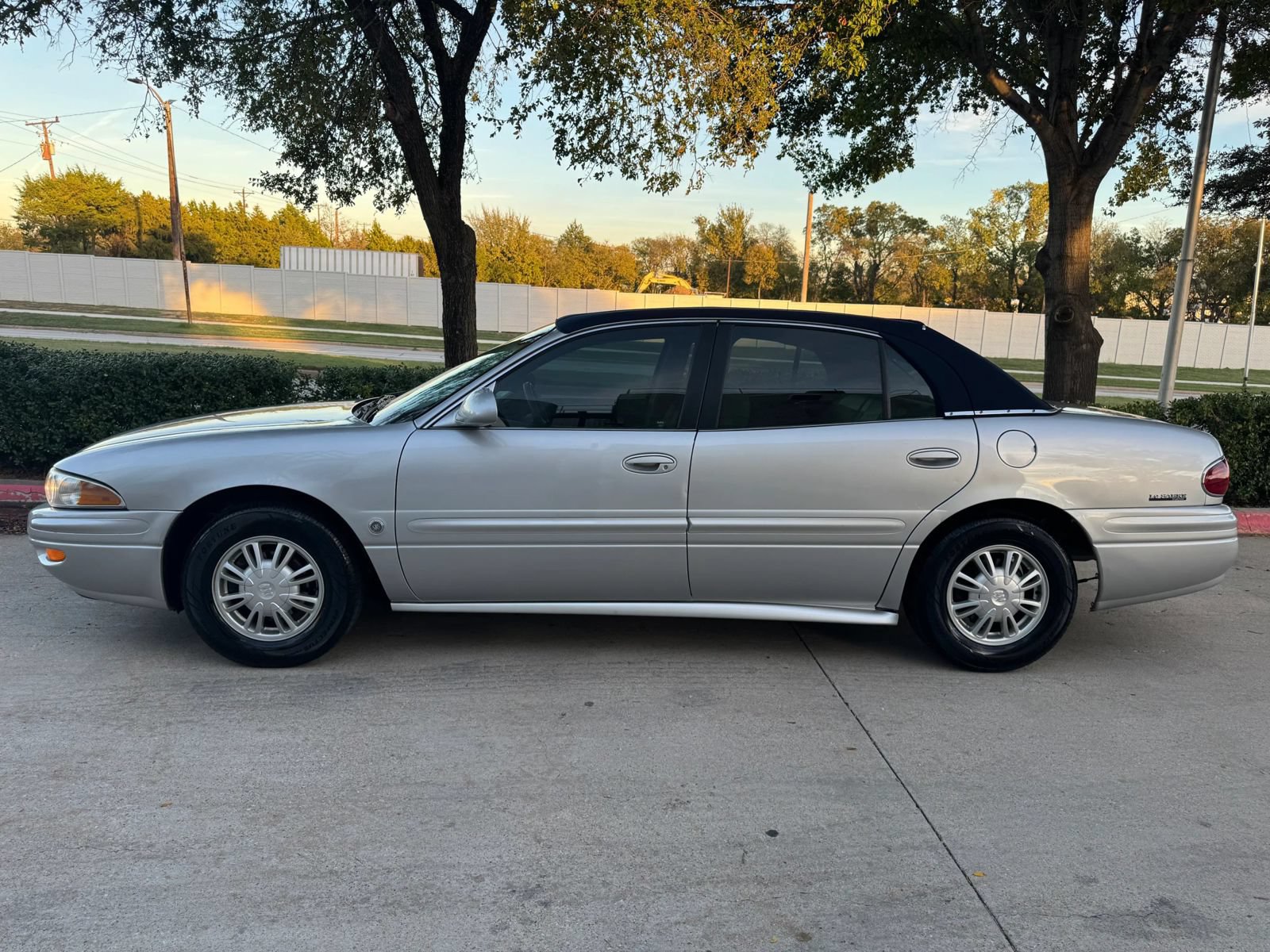 Used 2002 Buick Le Sabre Custom w/ Luxury Pkg FWD image 3