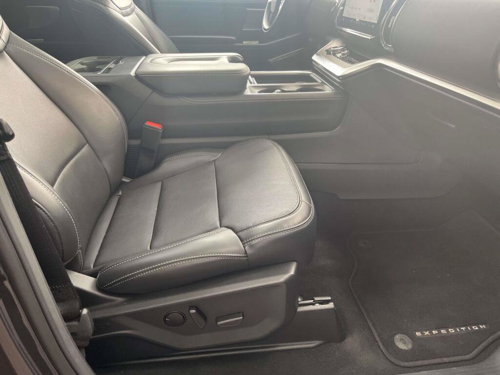 Certified 2025 Ford Expedition Platinum AWD/4WD image 26
