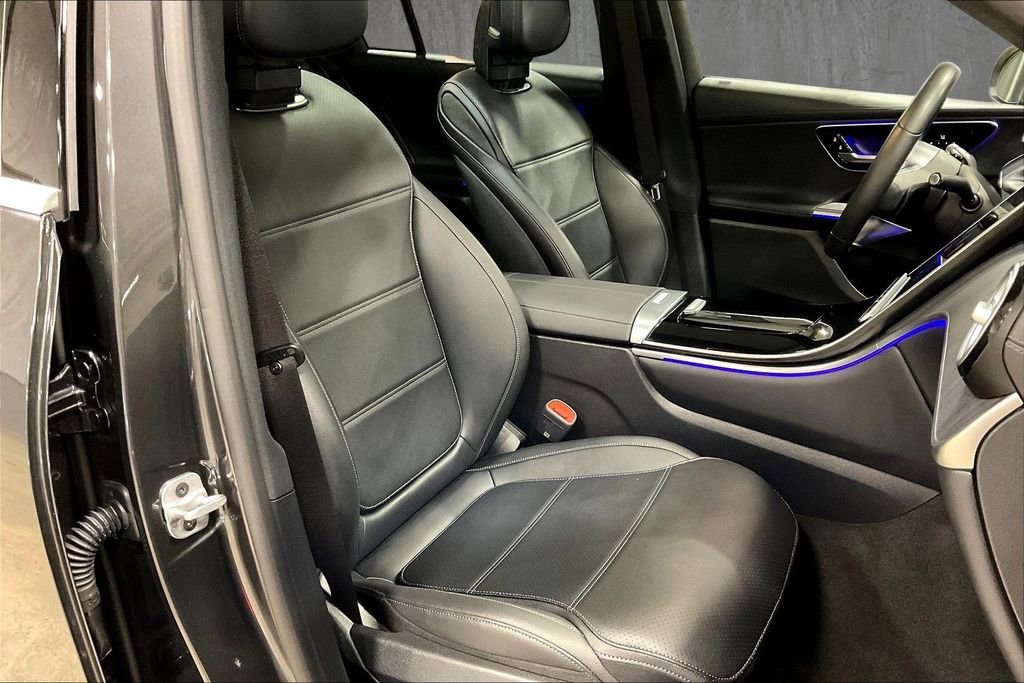 Used 2025 Mercedes-Benz GLC 300 4MATIC image 29