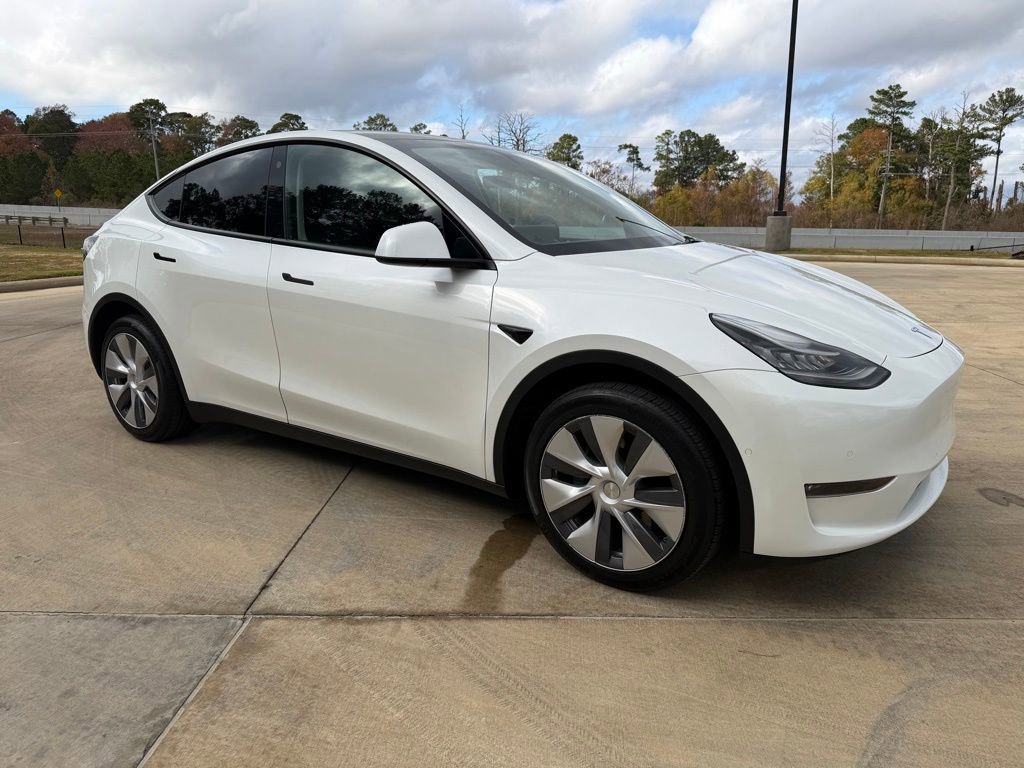 Used 2022 Tesla Model Y Long Range image 7