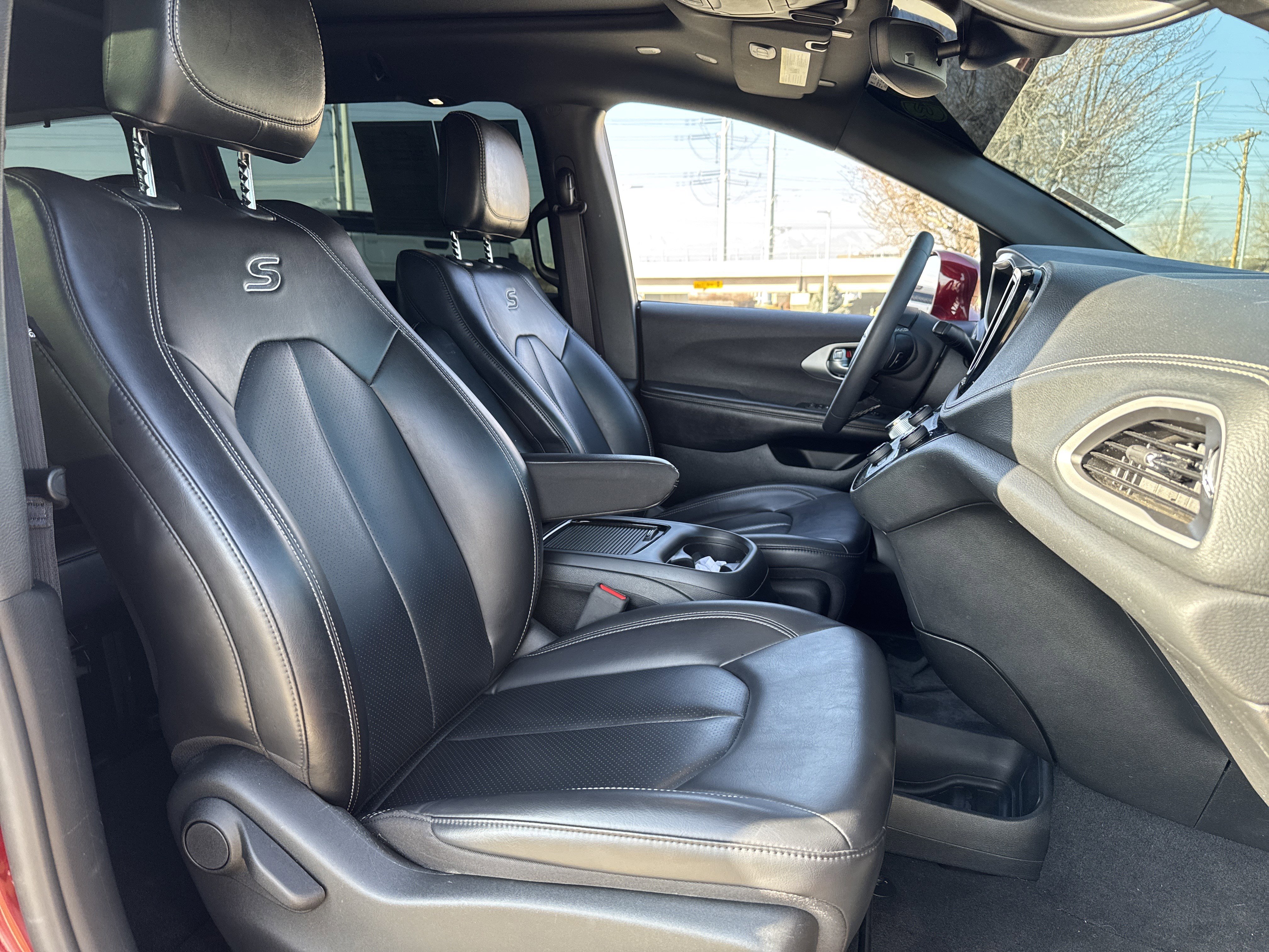 Used 2023 Chrysler Pacifica Touring-L w/ S Appearance Package image 20