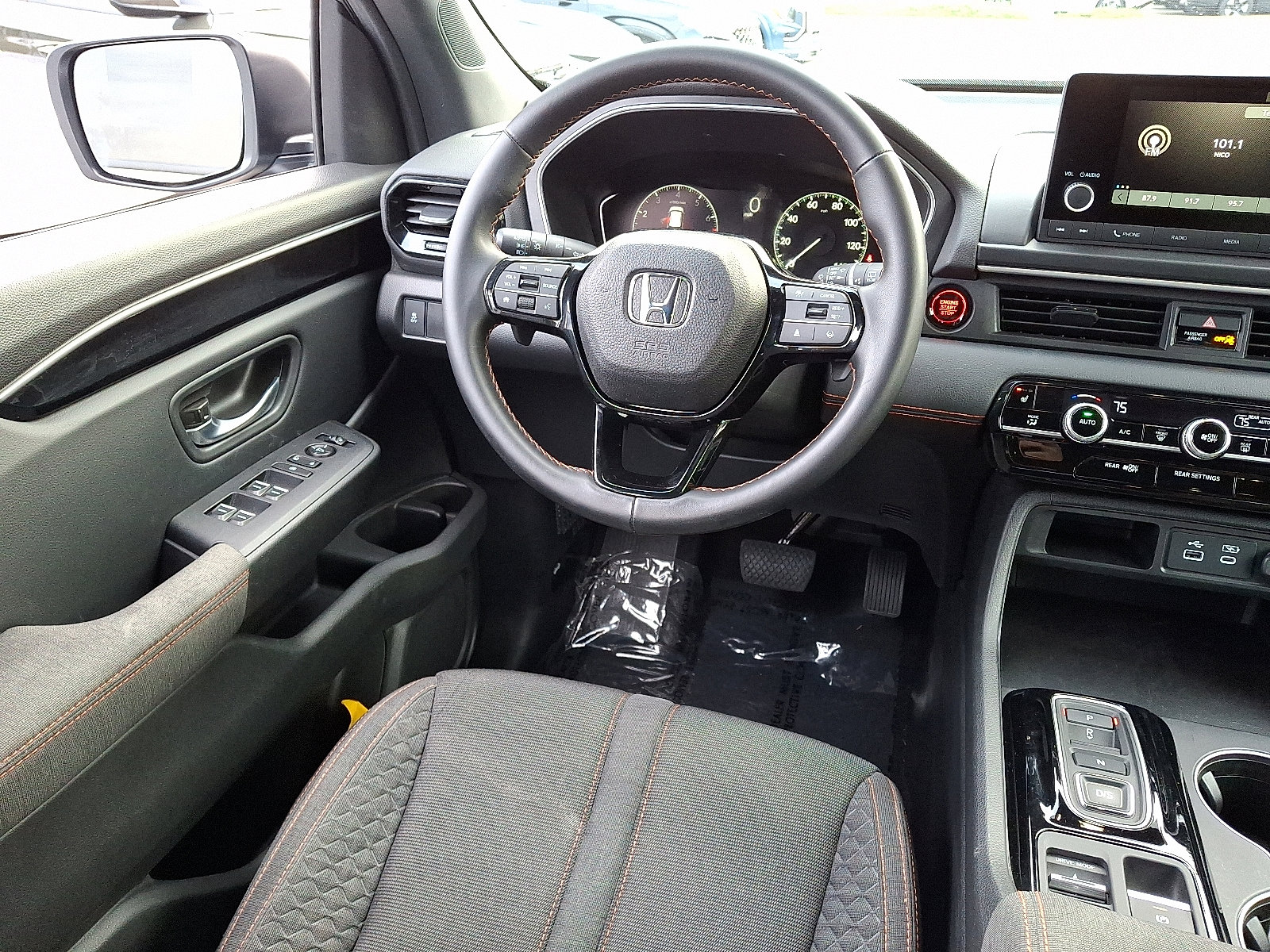 Used 2025 Honda Pilot Sport image 14