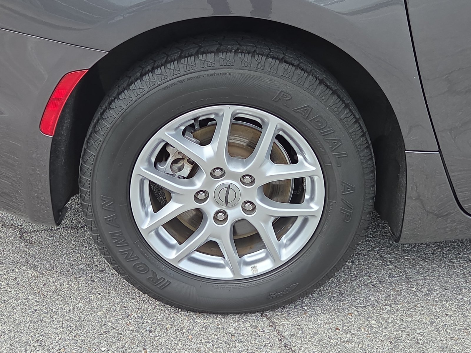 Used 2023 Chrysler Pacifica Touring-L FWD image 7