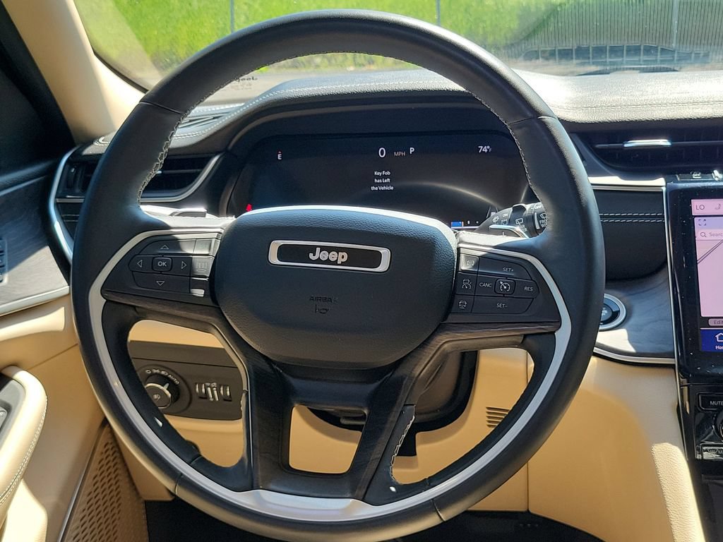 Used 2022 Jeep Grand Cherokee Limited AWD/4WD image 31