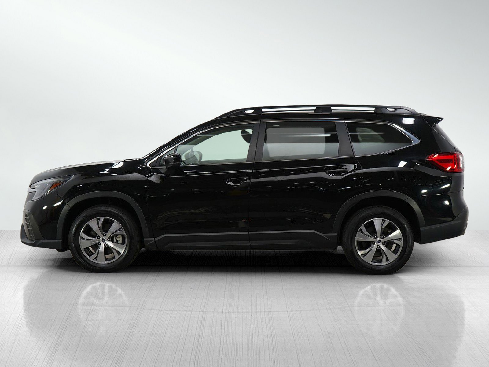 Used 2025 Subaru Ascent Premium image 2