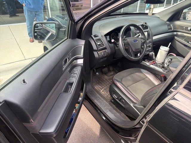 Used 2018 Ford Explorer XLT w/ Equipment Group 202A image 1