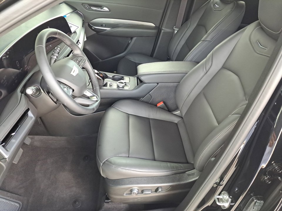Certified 2025 Cadillac XT4 Premium Luxury image 9