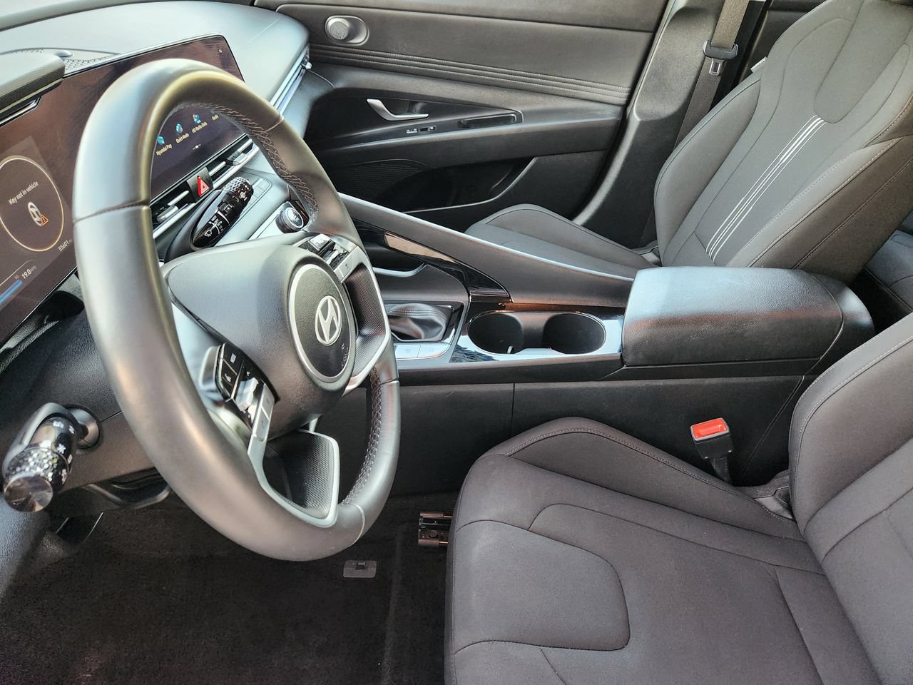 Used 2025 Hyundai Elantra SEL FWD image 12