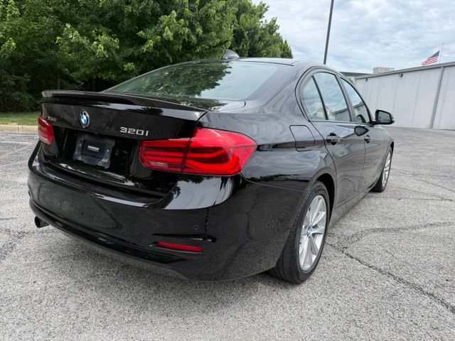 Used 2016 BMW 320i xDrive Sedan AWD/4WD image 3