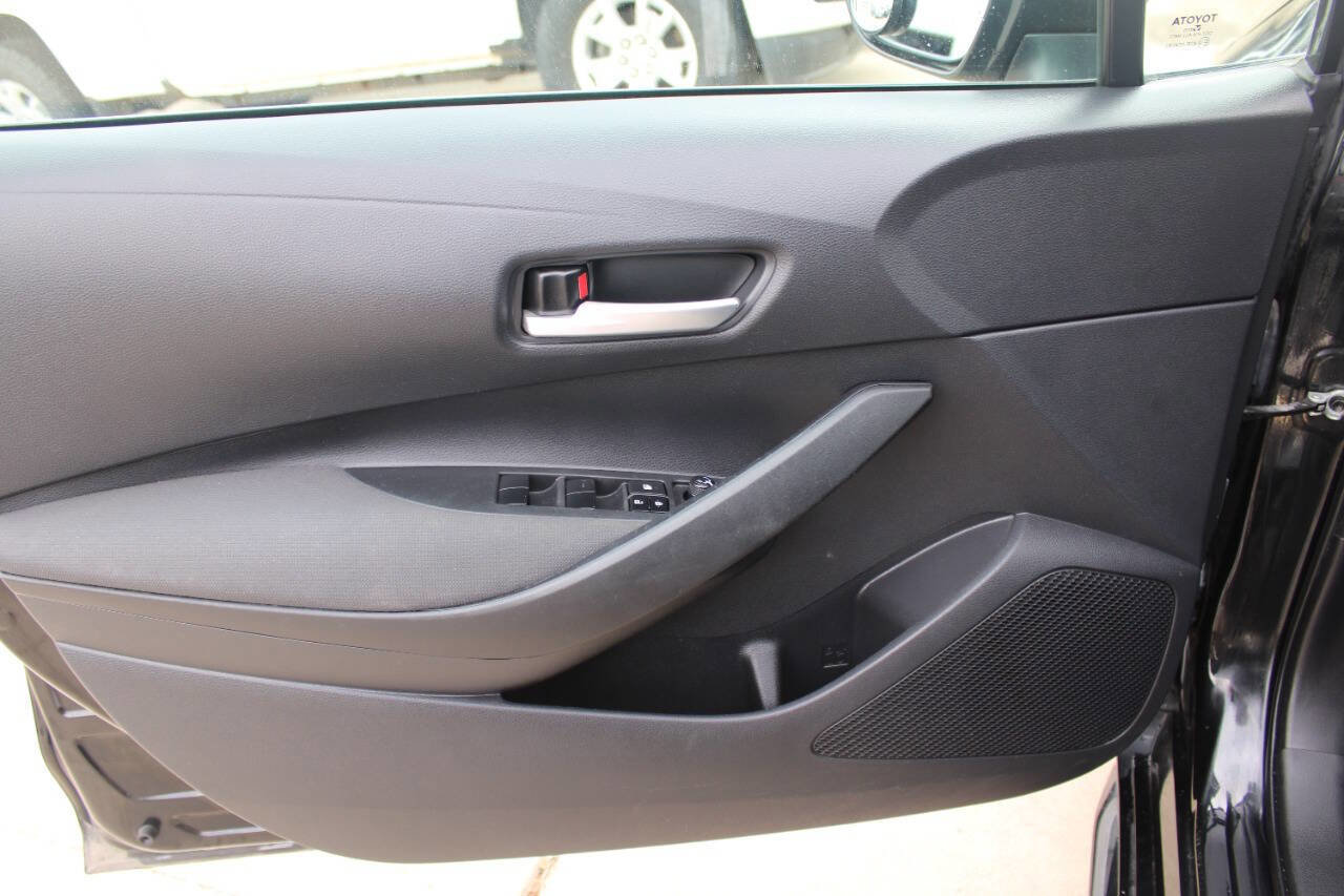 Used 2020 Toyota Corolla LE FWD image 11