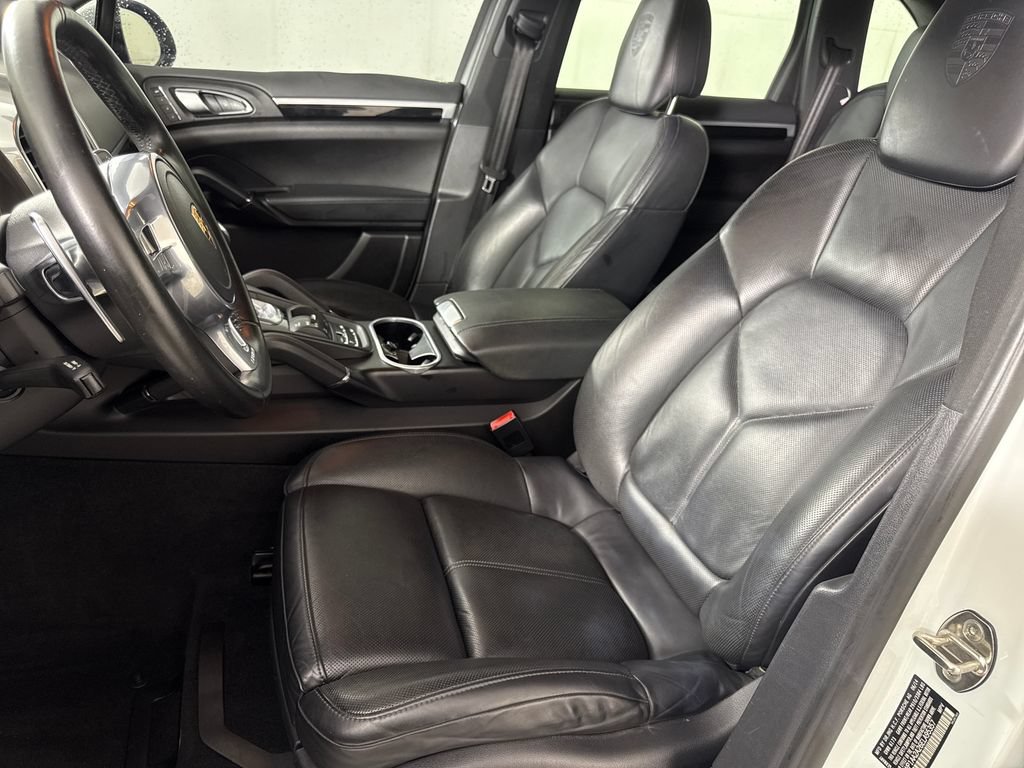 Used 2014 Porsche Cayenne Platinum Edition AWD/4WD image 10