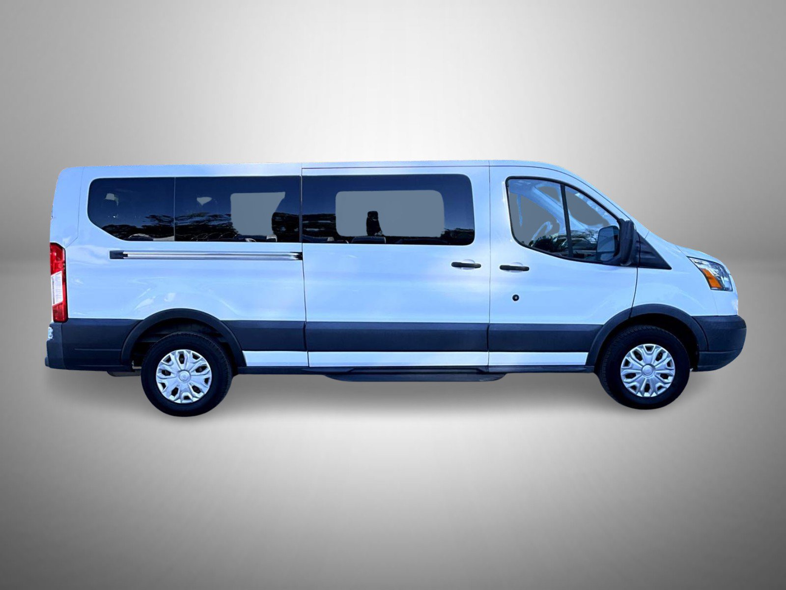 Used 2016 Ford Transit 350 XLT RWD image 4