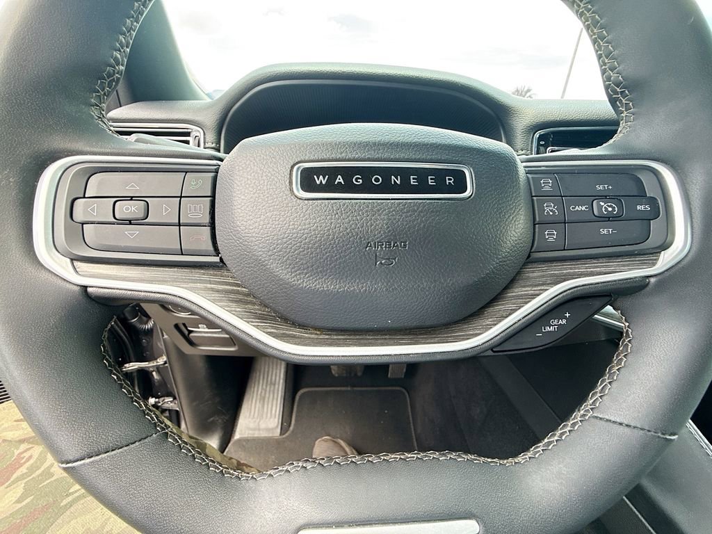 Used 2023 Jeep Wagoneer L Series II AWD/4WD image 24