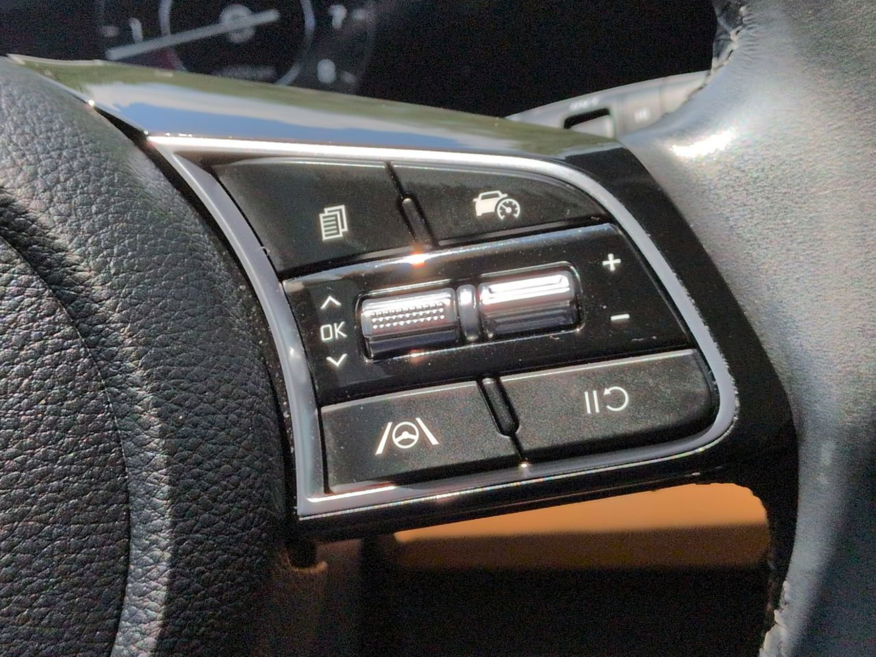 Certified 2024 Kia Seltos EX FWD image 31