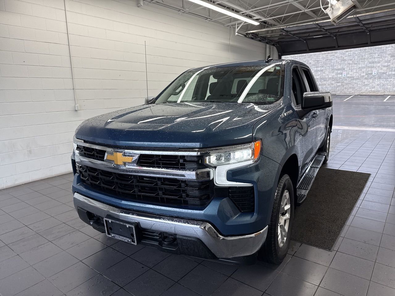 Used 2024 Chevrolet Silverado 1500 LT image 3