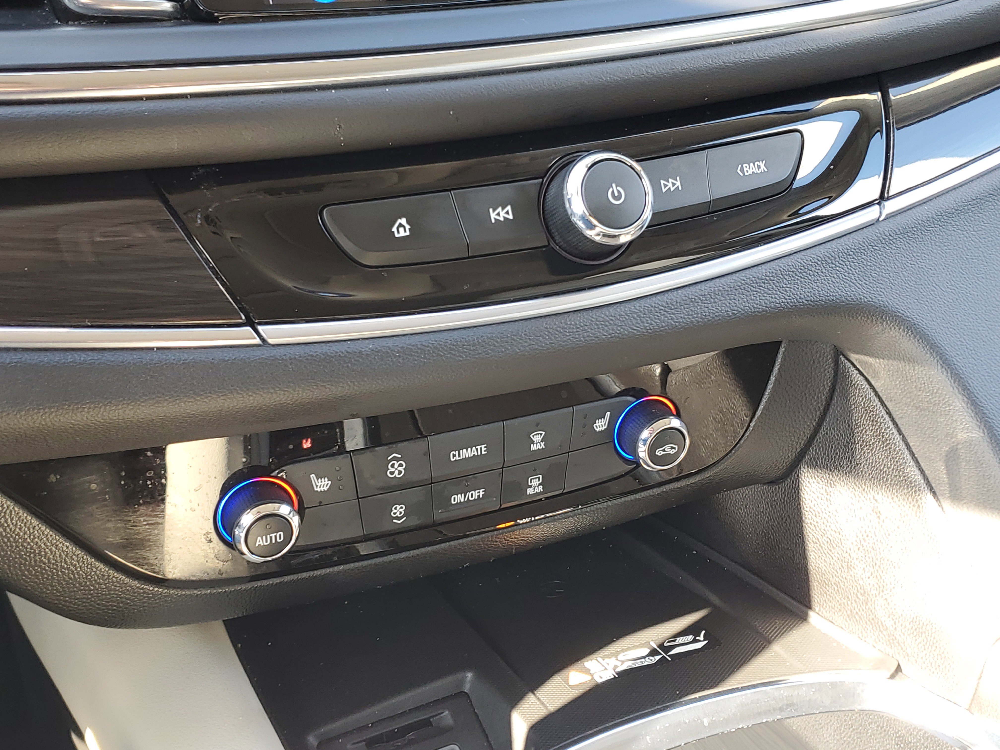 Used 2022 Buick Enclave Essence w/ Experience Buick Package image 29