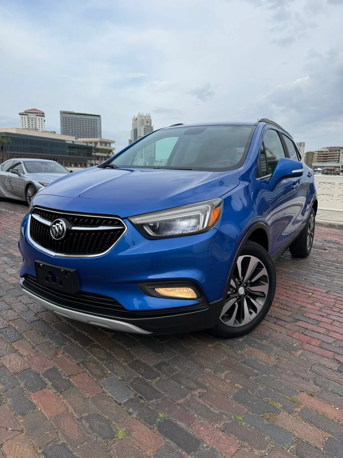 Used 2018 Buick Encore Essence AWD/4WD image 2