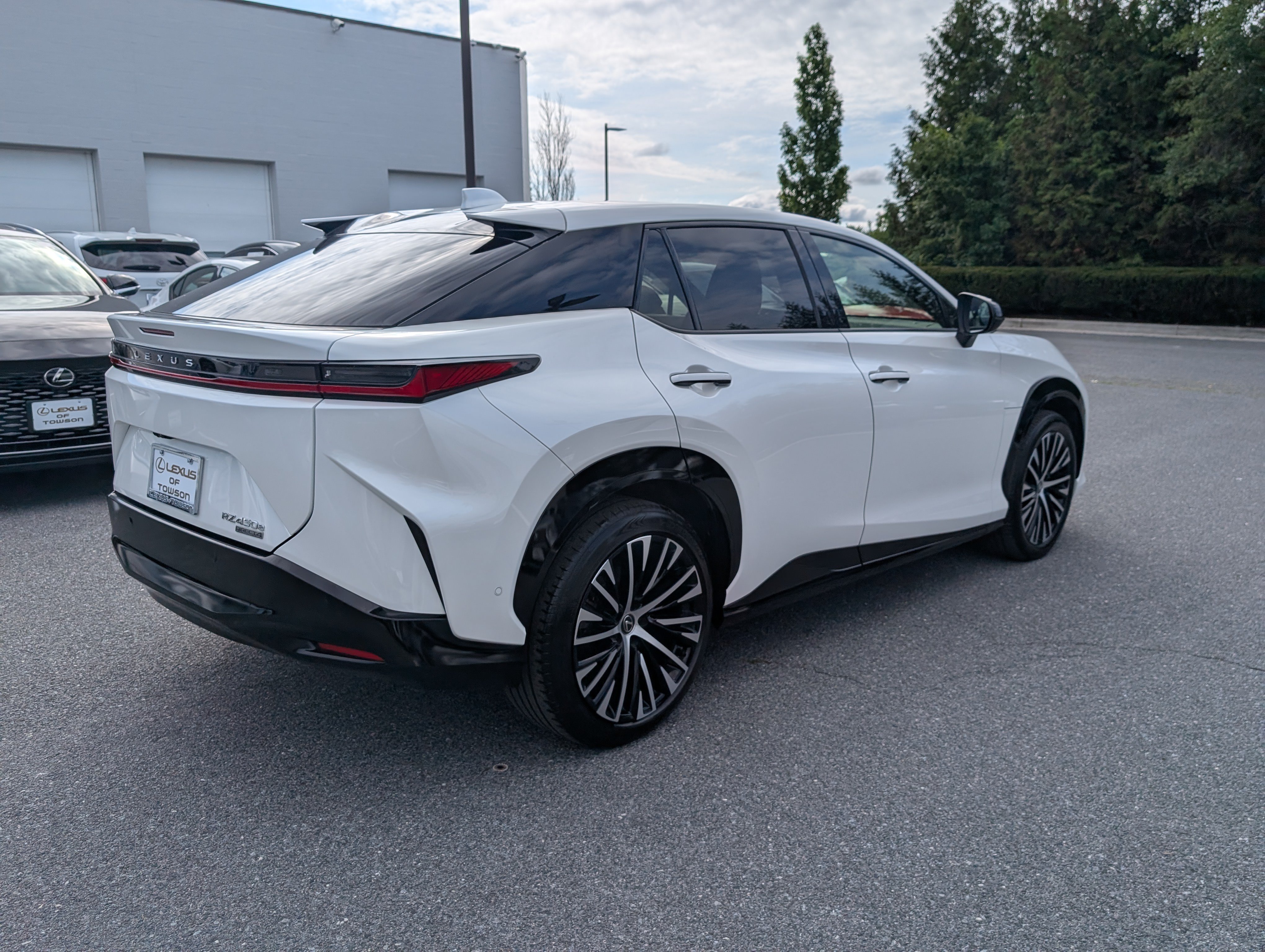 Used 2023 Lexus RZ 450e Premium w/ Technology Package AWD/4WD image 3