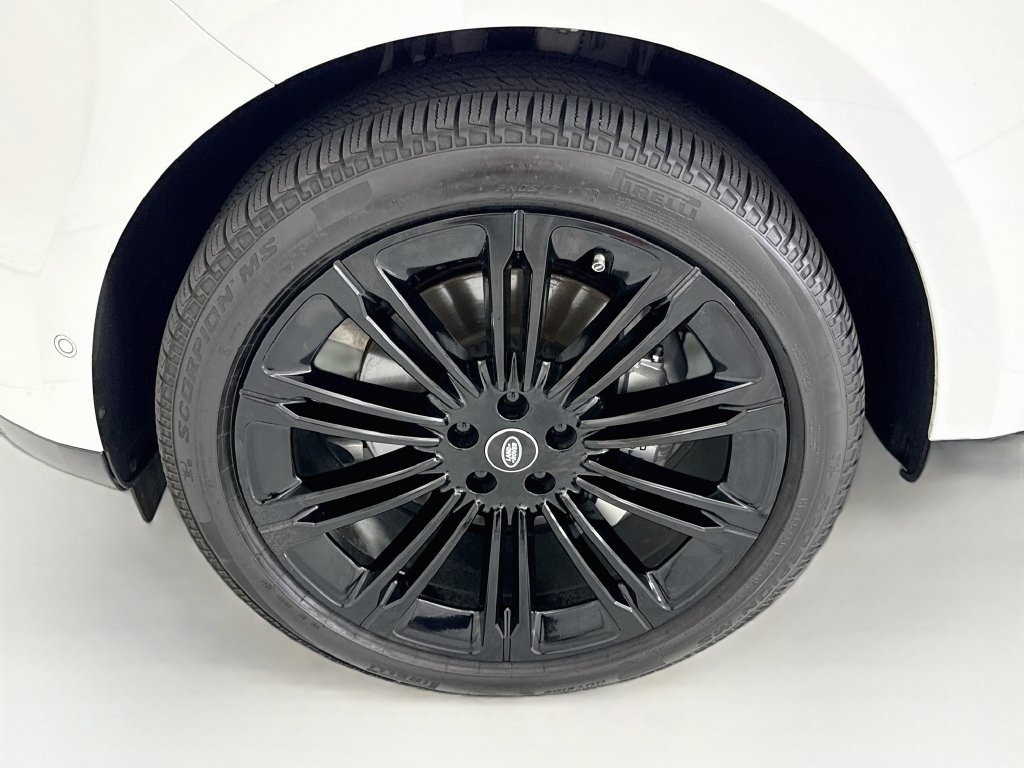 Certified 2025 Land Rover Range Rover SE AWD/4WD image 29