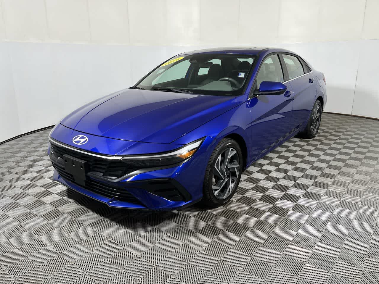 Used 2025 Hyundai Elantra SEL FWD image 4