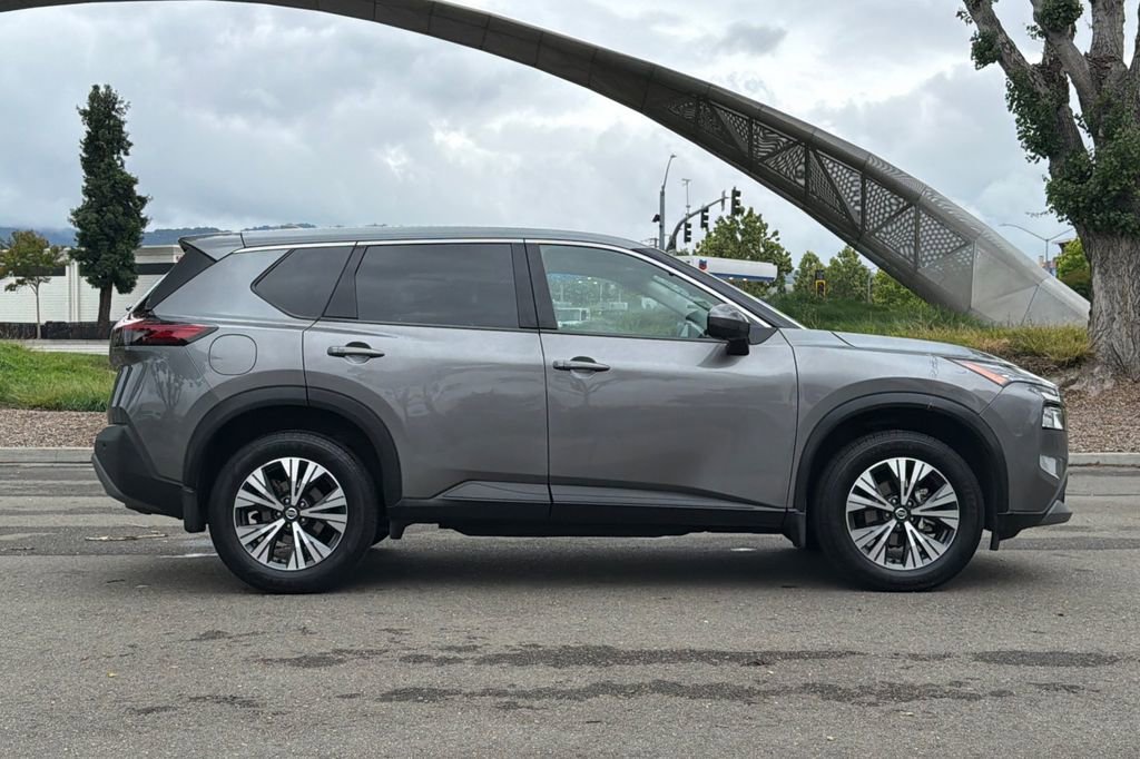 Used 2021 Nissan Rogue SV FWD image 3