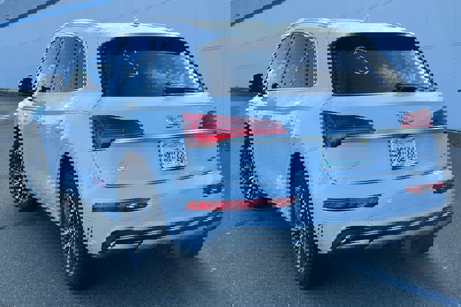 Used 2021 Audi Q5 Premium w/ Convenience Package image 4