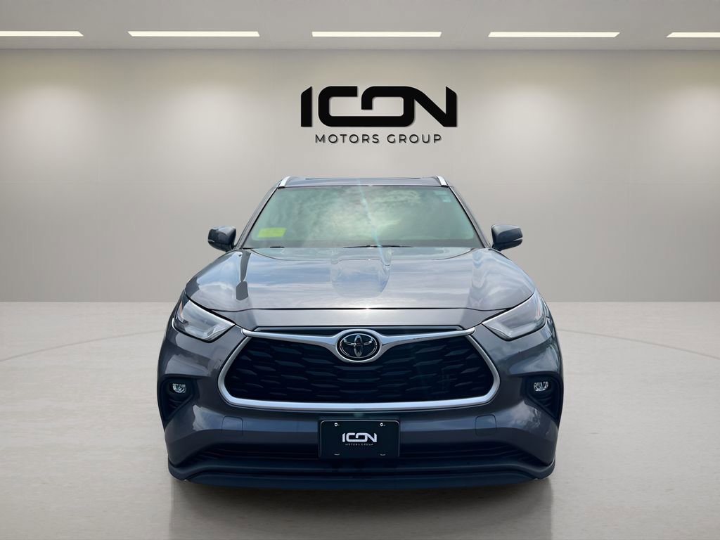 Used 2022 Toyota Highlander XLE image 7