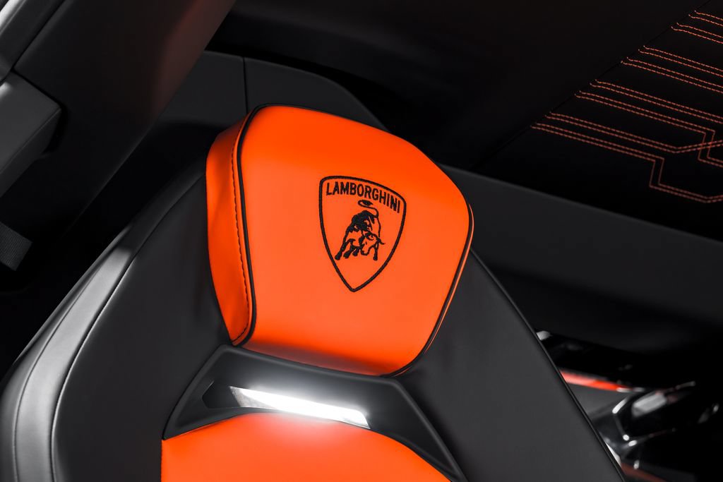 Used 2024 Lamborghini Revuelto AWD/4WD image 35