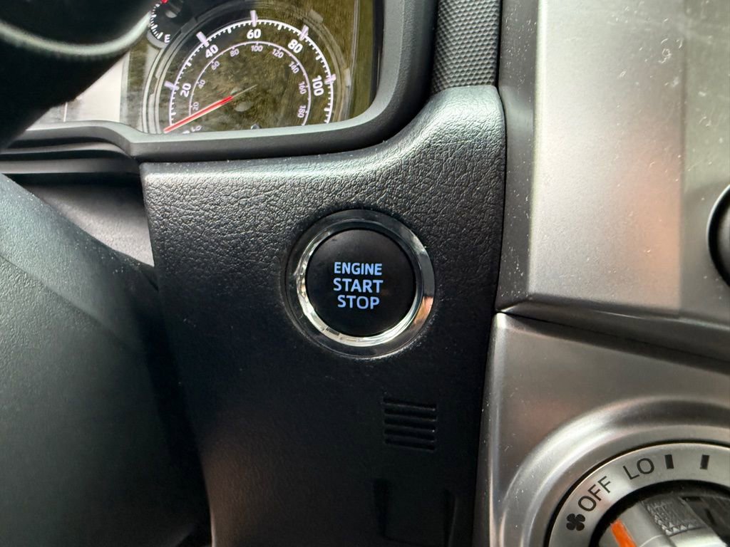 Used 2024 Toyota 4Runner SR5 AWD/4WD image 28