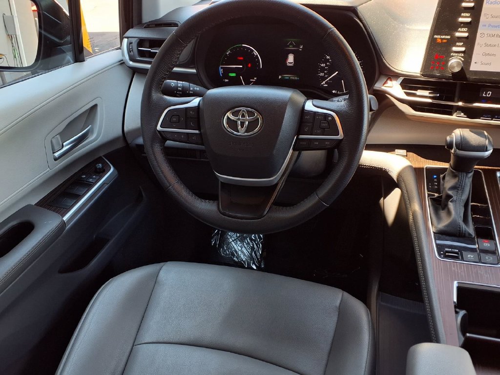 Certified 2024 Toyota Sienna XLE FWD image 25