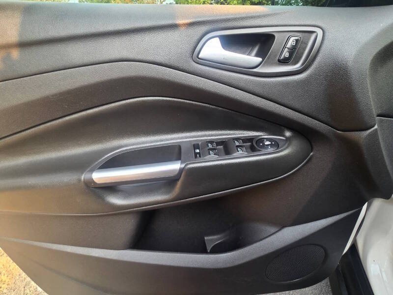 Used 2013 Ford C-MAX SEL FWD image 24