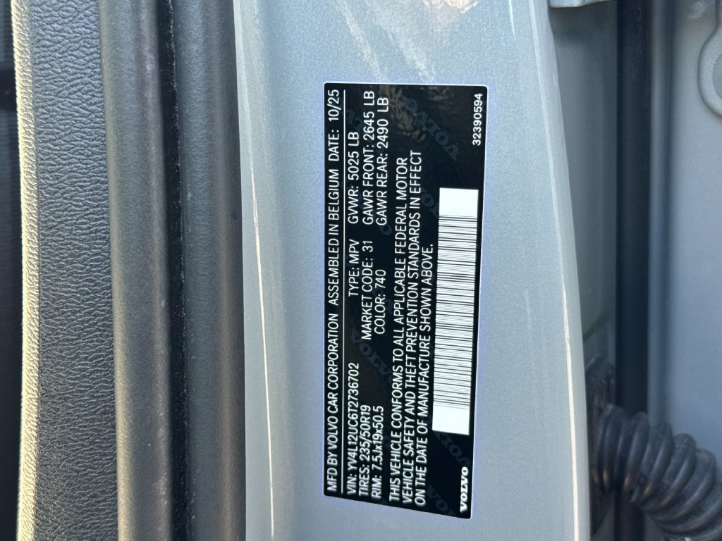 Certified 2026 Volvo XC40 B5 Plus AWD/4WD image 28