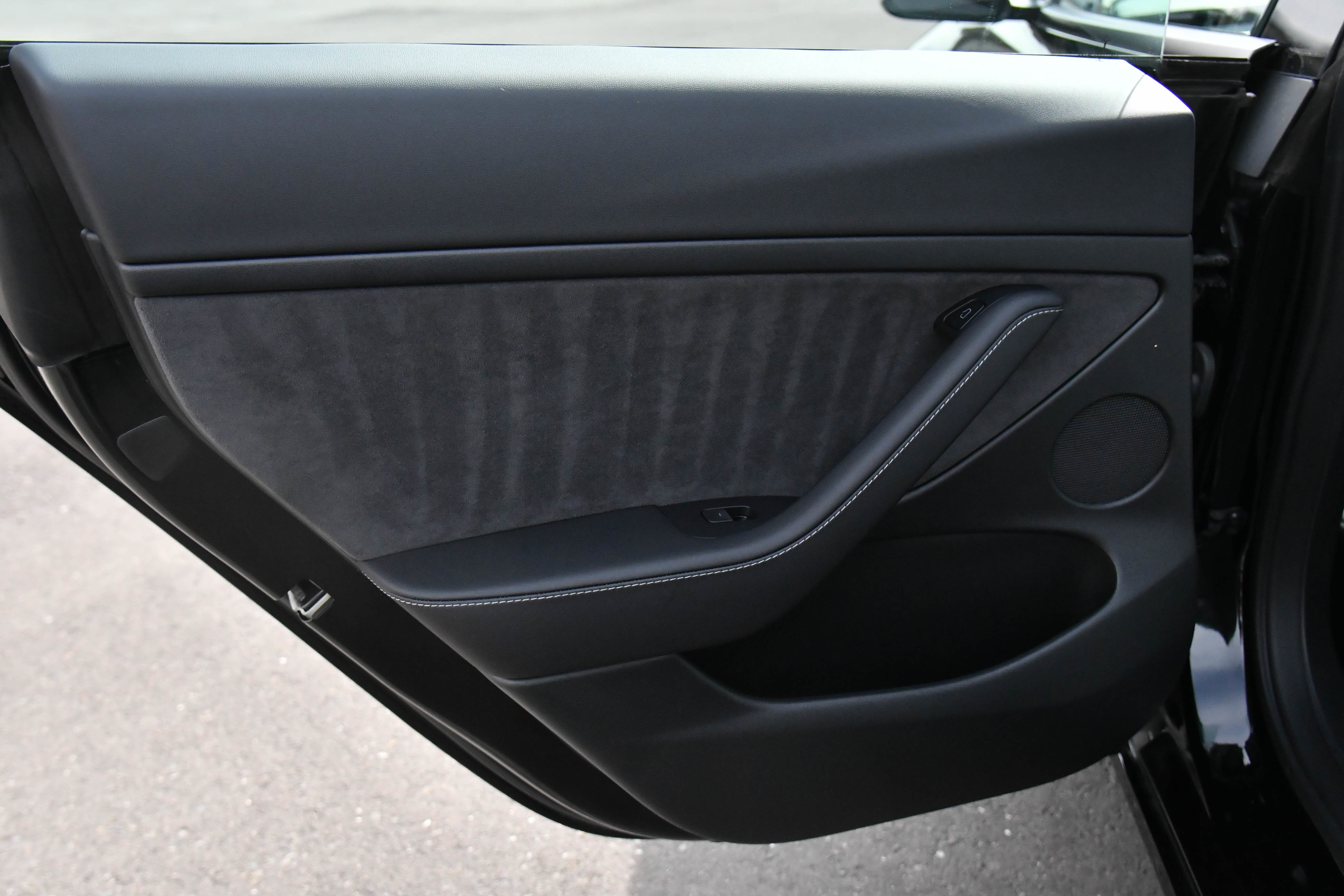 Used 2023 Tesla Model 3 Standard Range image 32