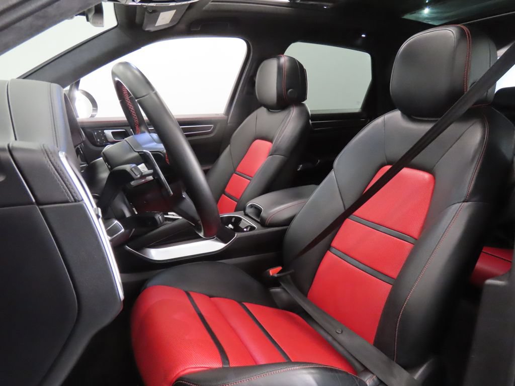 Certified 2023 Porsche Cayenne Turbo S AWD/4WD image 5