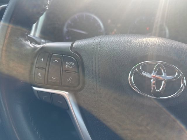 Used 2018 Toyota Highlander XLE image 17