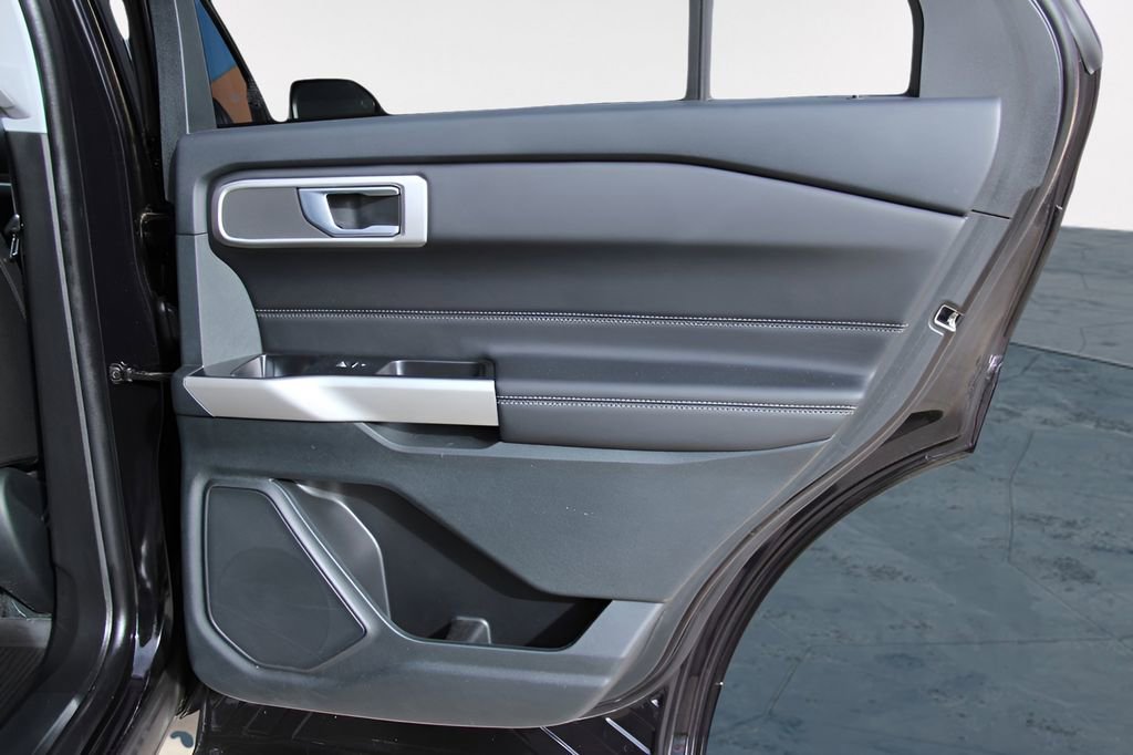 Used 2023 Ford Explorer XLT image 29