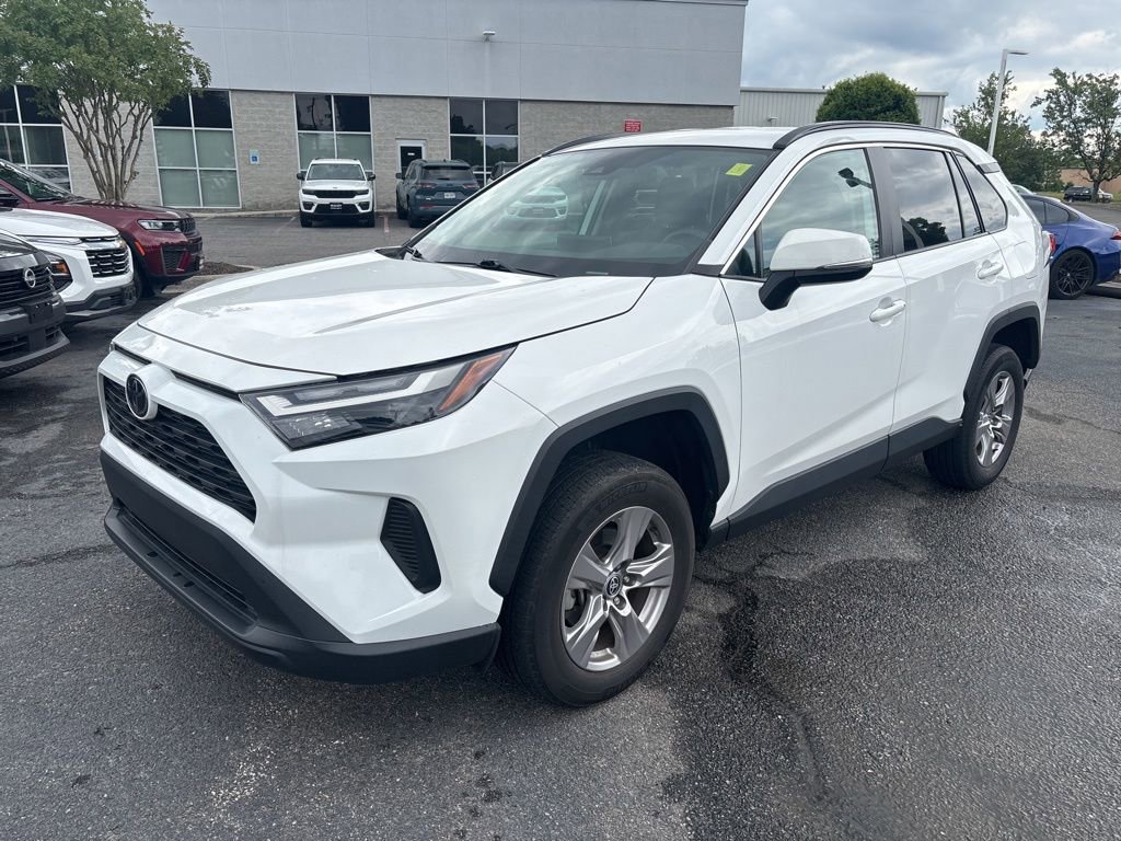 Used 2023 Toyota RAV4 XLE AWD/4WD image 2