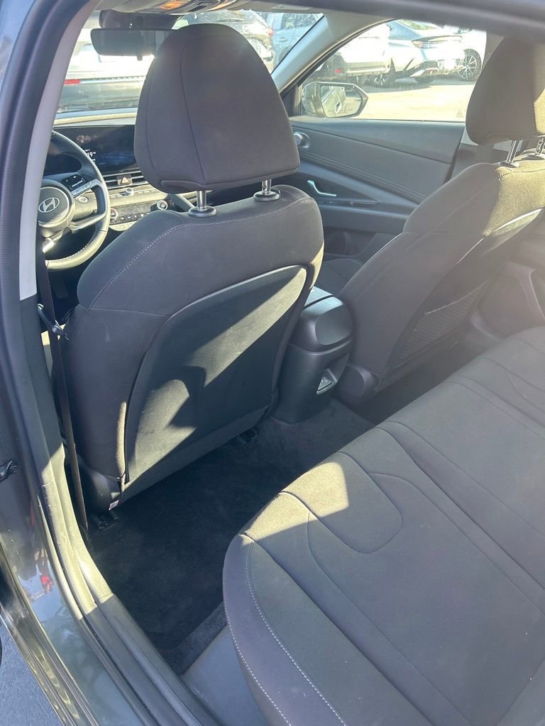 Used 2025 Hyundai Elantra SEL image 11